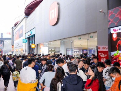小米17系列今日开售，全国多地门店排起长队，雷军：5分钟破纪录